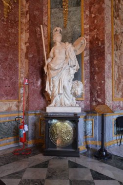 Torino, İtalya - Kraliyet Sarayı 'nda Savoy ailesi tarafından silah ve zırhların toplanması (Armeria Reale)