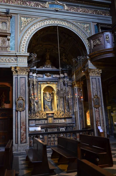 バロック様式の教会の身廊Chiesa San Carlo Borromeo トリノ — ストック写真