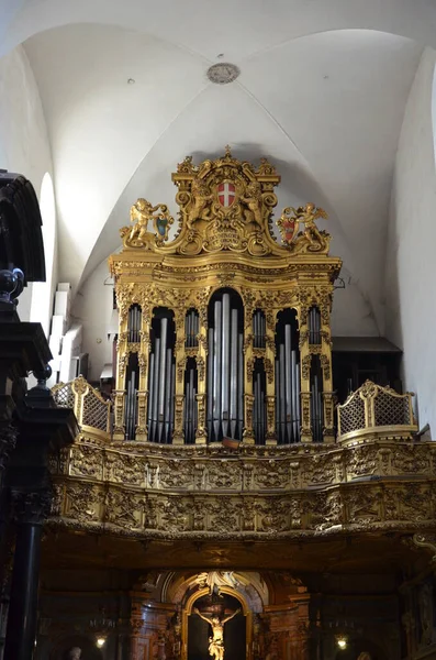 トリノの洗礼堂聖ヨハネ大聖堂の内部トリノの聖ヨハネ大聖堂が保存されています — ストック写真