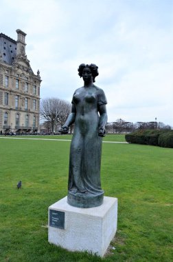 Jardin des Tuileries bahçesinin gündüz manzarası, Paris