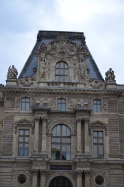 Jardin des Tuileries bahçesinin gündüz manzarası, Paris
