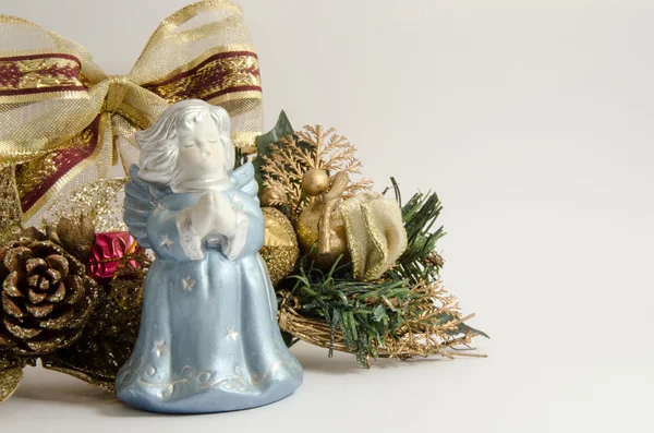 Angel statue with christmas decoration on white background — Stock Photo, Image