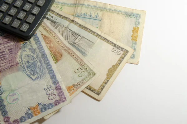 Suriye Lirası arka plan üzerinde hesap makinesi
