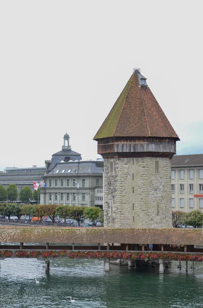 View of the old town of Lucerne, the chapel bridge, Switzerland — Stock Photo, Image