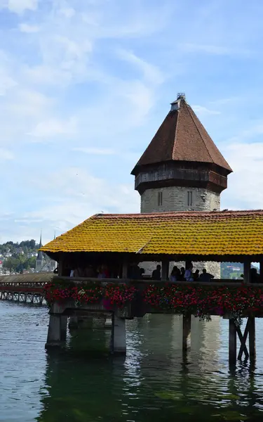 Chapel Bridge, Lucerne, Sveitsi — kuvapankkivalokuva