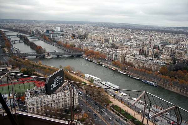 Parijs uitzicht vanaf de top van de toren van eiffel — Stockfoto