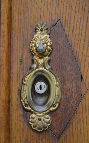 Ancient padlock at a wooden door — Stock Photo, Image