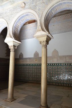 Seville, İspanya 03.24.2019: Sevilla 'daki Real Alcazar Sarayı' nda Kraliyet Yatak Odası