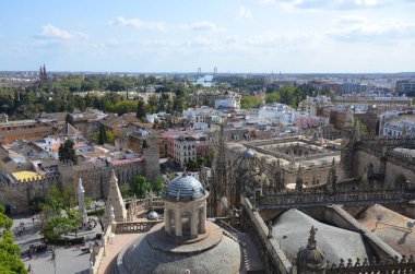 La Giralda 'dan Seville şehri, katedralin çan kulesi.
