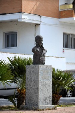 Eski Cadiz şehrinde heykel