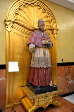 Seville, İspanya 03.28.2019: Sevilla Başpiskoposu Kutsal Kardinal Marcelo Spnola 'nın (1835-1906) Sevilla' daki Küçük İsa del Gran Poder Bazilikasının içinde.