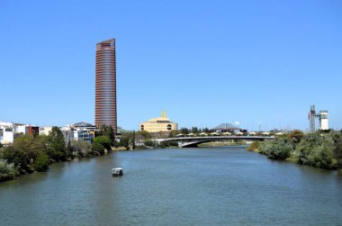Seville Kulesi 'nde mi yoksa sabahın köründe Cajasol' da mı?