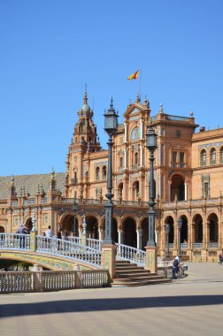 Seville, İspanya 03.28.2019: Sevilla, Endülüs, İspanya 'daki Plaza de Espana veya İspanya Meydanı