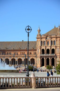 Seville, İspanya 03.28.2019: Sevilla, Endülüs, İspanya 'daki Plaza de Espana veya İspanya Meydanı