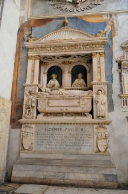 Roma, İtalya 09.02.2019: Roma, Aracoeli 'de Santa Maria, Kardinal Ludovico d' Albret 'in mezarı (Andrea Bregno)