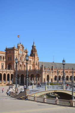 Seville, İspanya 03.28.2019: Sevilla, Endülüs, İspanya 'daki Plaza de Espana veya İspanya Meydanı