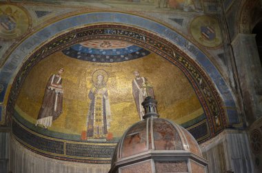 Roma, Lazio 09.03.2020: Mozaik ve kemer - Sant 'Agnese fuori le mura - Roma