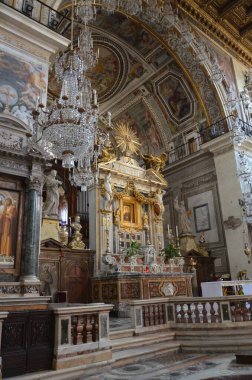 Roma, İtalya 09.02.2019: Aracoeli, Roma 'da Santa Maria' da ana sunak