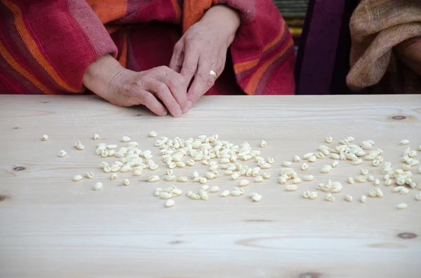 Produzione manuale pasta fresca — Foto Stock