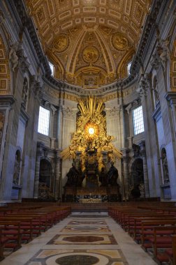 Roma, İtalya 09.04.2020: Aziz Peter 'in Vatikan' daki Aziz Petrus Bazilikası