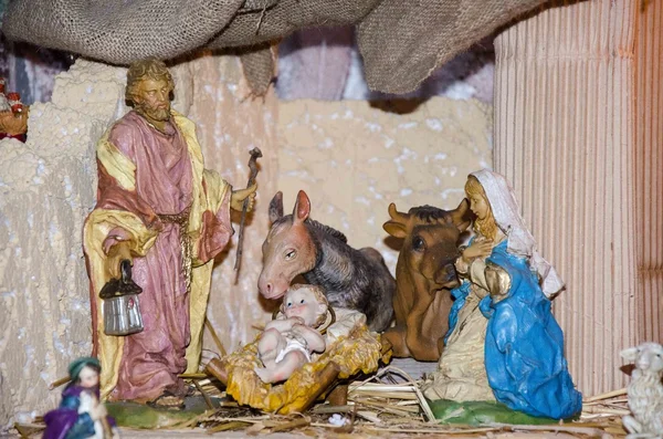 Nascimento de Jesus na manjedoura em um típico italiano "Presepe " — Fotografia de Stock
