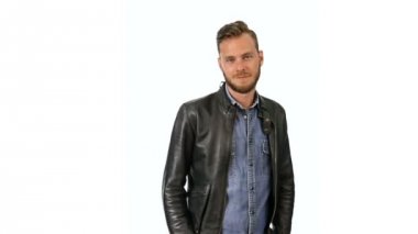 deri ceketli şık adamı