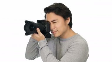 yakışıklı erkek ile dijital fotoğraf makinesi