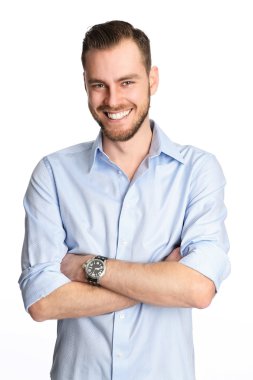 Mavi tişörtlü maço adam