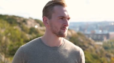 Bir Dağı'nda yakışıklı yalnız adam