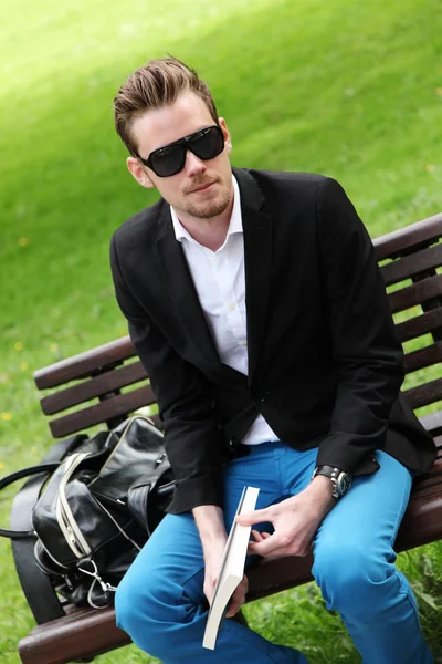 Attractive man with sunglasses — Stock Photo, Image