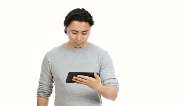 Young man with tablet — Stock Video