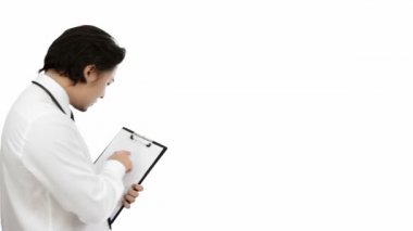Beyaz arka plan üzerinde mutlu doktor