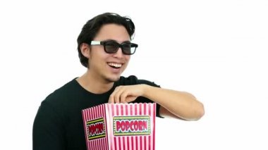 Mutlu adam bir 3d film izlerken