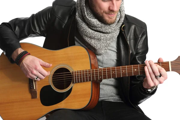 Людина з акустичною гітарою — стокове фото