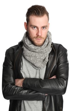 Kolları çapraz adam