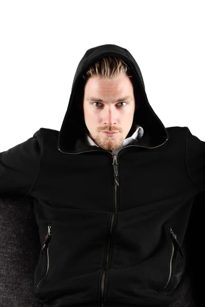 Man in een zwart hoodie — Stockfoto