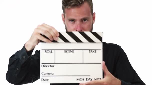 Aantrekkelijke man in filmploeg — Stockvideo