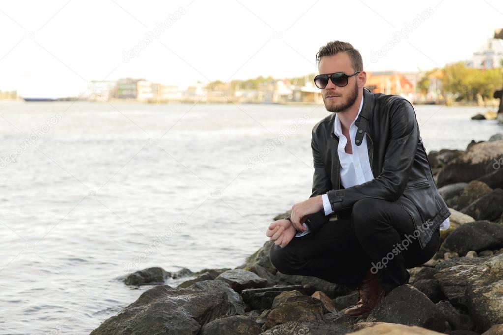 Fashionmodel by the water