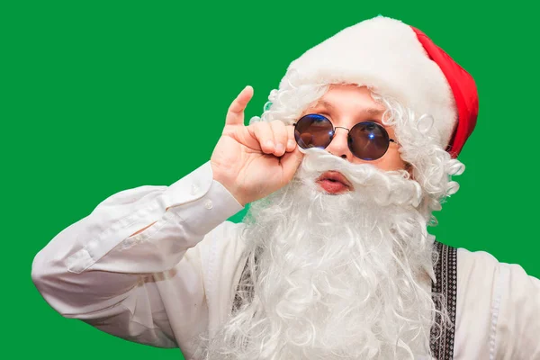 Portret van stijlvolle Santa Claus op kleur achtergrond — Stockfoto