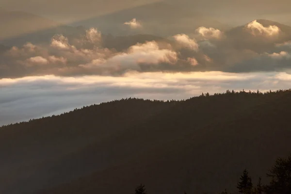 Amanecer Mágico Sobre Las Montañas — Foto de Stock