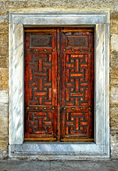 Porte en bois de la mosquée Sultan Ahmet — Photo