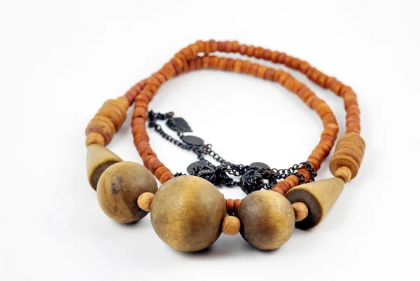 Kolye ahşap toplar yaptı