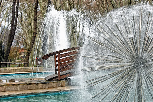 Dekoratif çeşmeler ve köprü