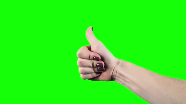 Γυναικείο χέρι που δείχνει τους αντίχειρες στην πράσινη οθόνη. χειρονομίες δακτύλου στο πλήκτρο chroma — Αρχείο Βίντεο