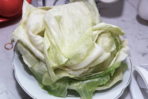 Preparación de repollo relleno, especialidad de cocina polaca . —  Fotos de Stock