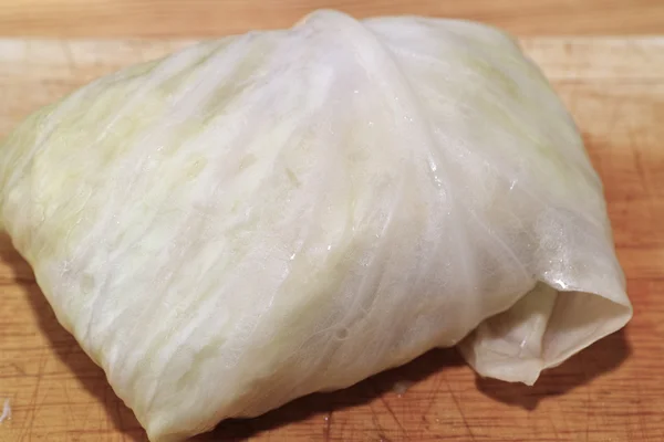 Preparación de repollo relleno, especialidad de cocina polaca . —  Fotos de Stock