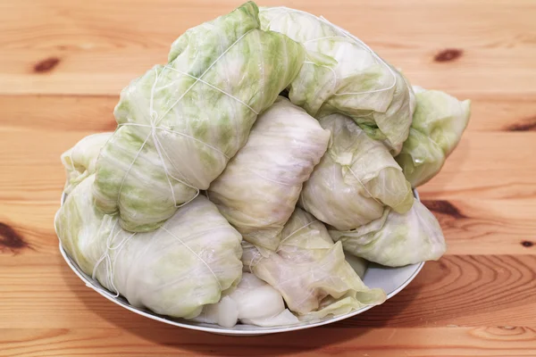 Preparación de repollo relleno, especialidad de cocina polaca . —  Fotos de Stock