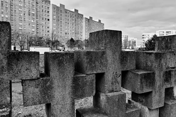 Некрополь Гданьск Заспа, Польша. Художественный вид в чёрном и белом Стоковое Изображение
