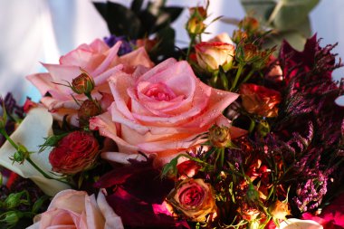 Durağındayım çiçekçi kompozisyon.