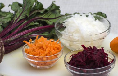 Taze ve sağlıklı - pancar, havuç ve beyaz şalgam